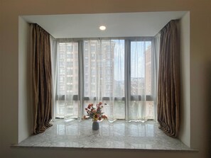 Appart'hôtel, vue ville | Coin séjour