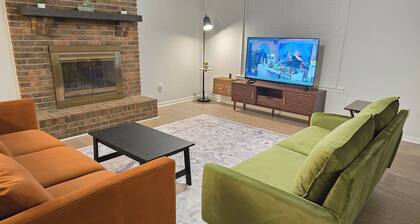 Comfortable 3-Bedroom Home in Mobile – Perfect for Families & Groups!