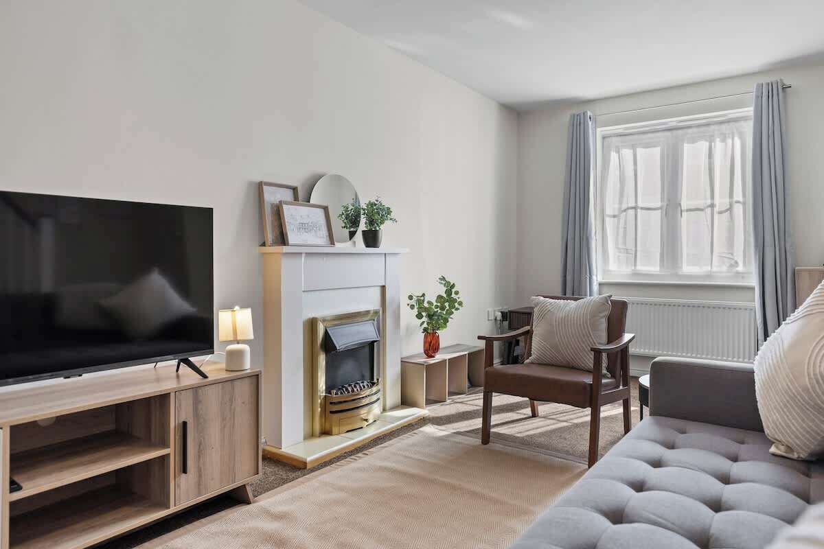 Smart TV, fireplace, offices