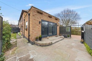 Exterior - Leicester 4BR| M1/M69 | WiFi | Parking |Long Stays (Leicester)