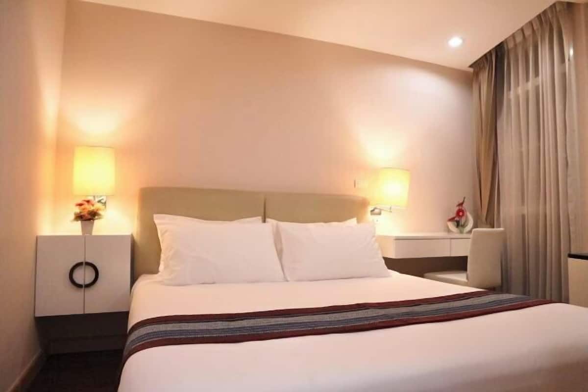 1 dormitori, minibar gratuït, caixa forta a l'habitació i escriptori