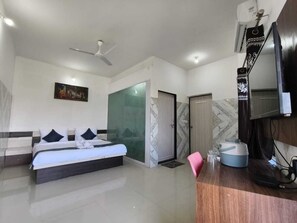 Free WiFi - Hotel Hari Om Swimming Pool In Diu (Diu)