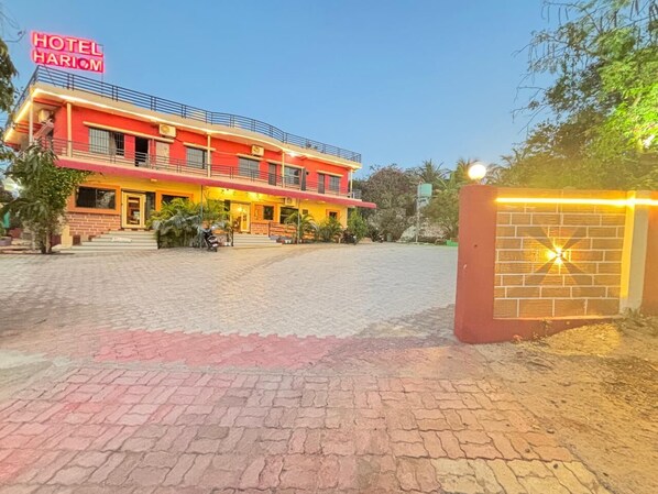 Exterior - Hotel Hari Om Swimming Pool In Diu (Diu)