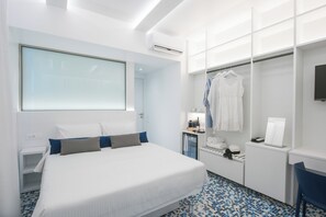 Deluxe Double Room, Balcony, Sea View | 1 bedroom, blackout drapes, soundproofing, free WiFi