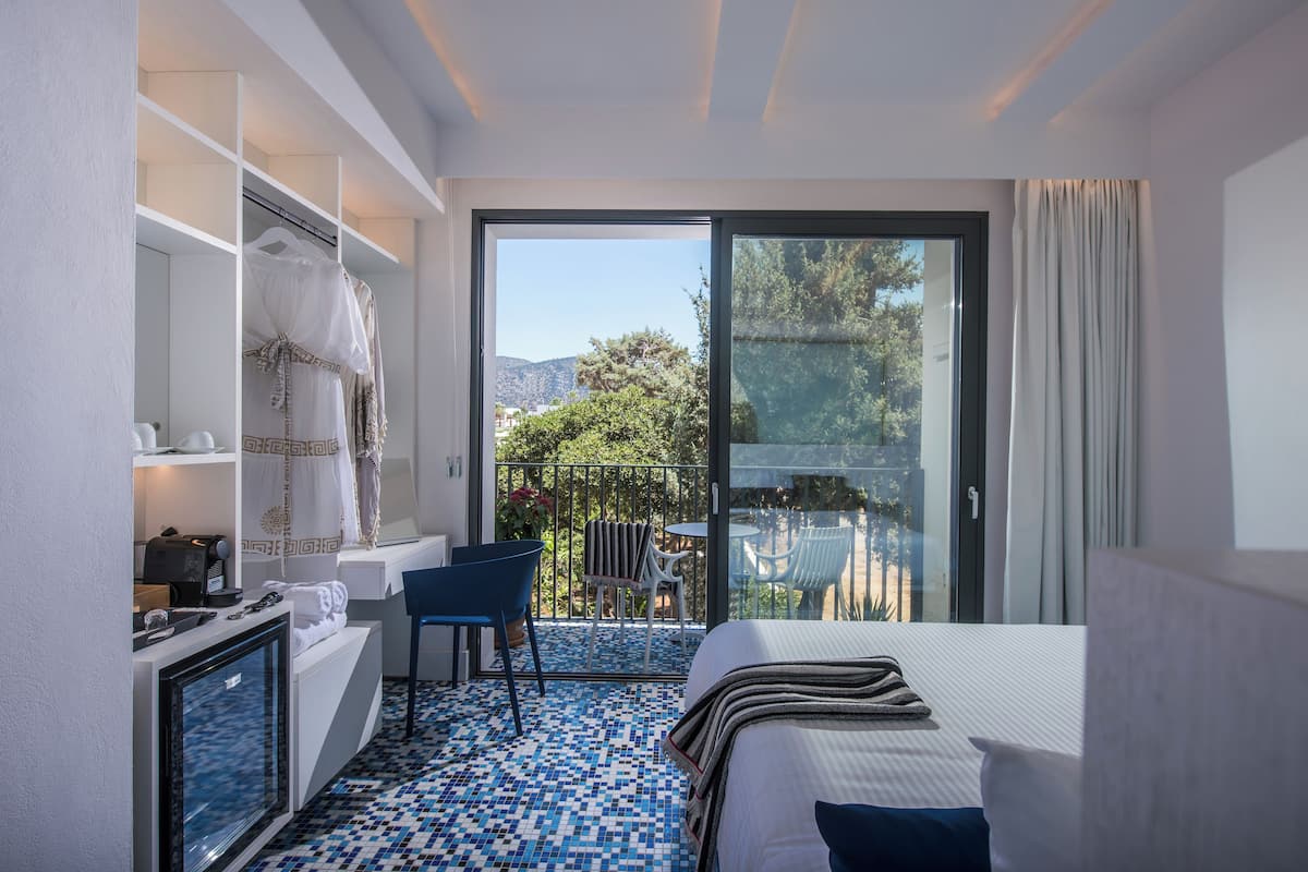 Deluxe Double Room, Balcony, Mountain View | 1 bedroom, blackout drapes, soundproofing, free WiFi