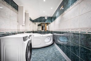 Maison, 3 chambres, terrasse, vue montagne | Salle de bain