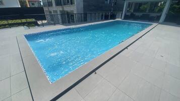 Hồ bơi ngoài trời