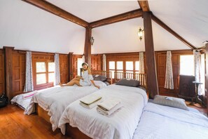 Familievilla, hageutsikt | 1 soverom, skrivebord, skrivebord for bærbar PC og lydisolert