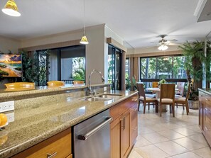 ثلاجة، ميكروويف، فرن، موقد طهي مسطح