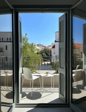 Comfort Apartment, Balcony, City View | Teres/patio