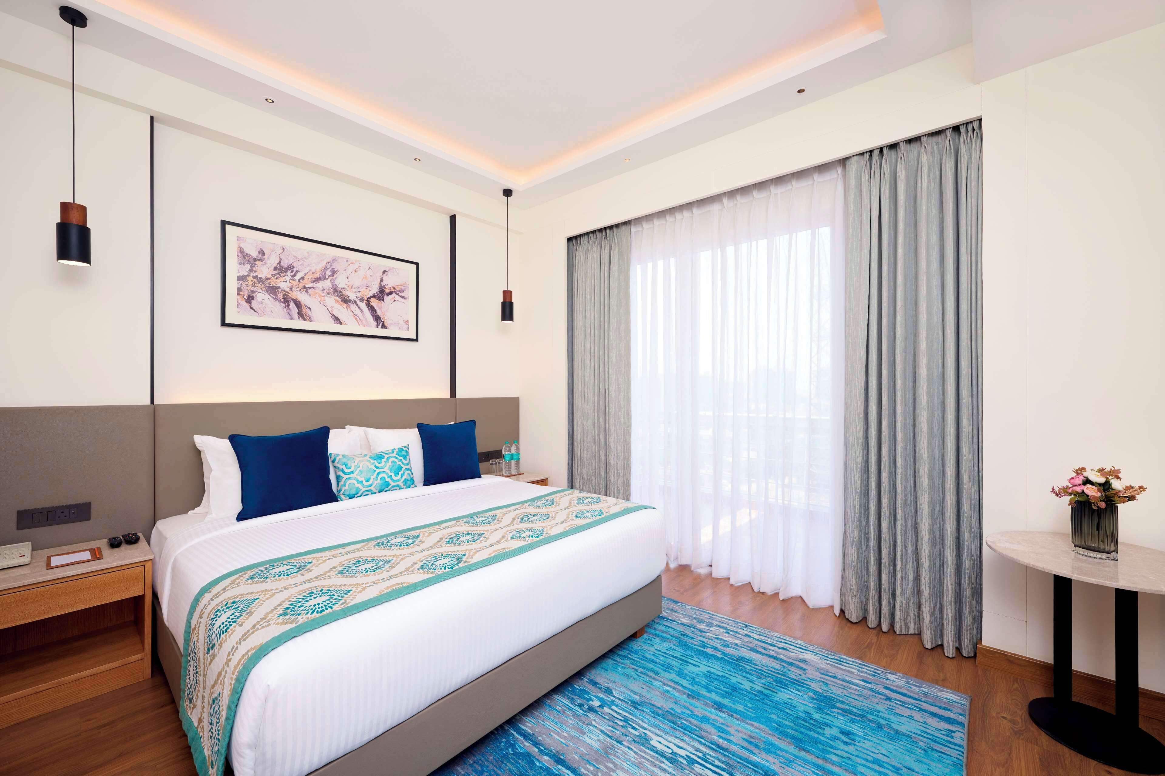 Suite Junior, 1 letto matrimoniale, balcone | Minibar, una cassaforte in camera, una scrivania, postazione laptop