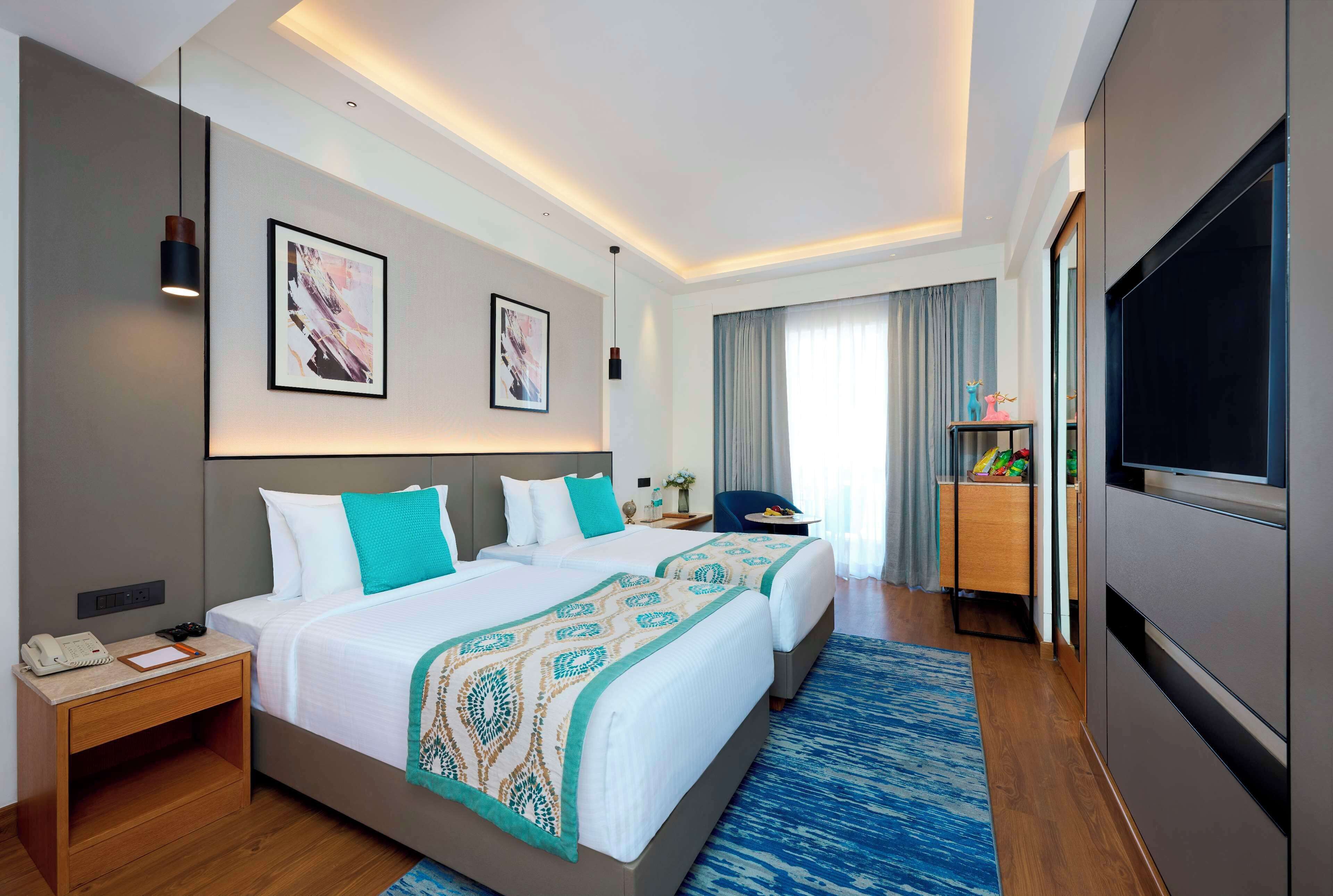 Camera Deluxe, 2 letti singoli, balcone | Minibar, una cassaforte in camera, una scrivania, postazione laptop