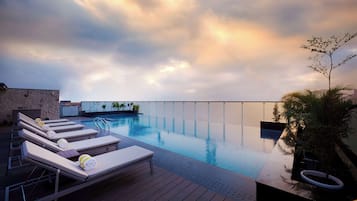 Outdoor pool, open 7:00 AM to 7:00 PM, pool umbrellas, pool loungers