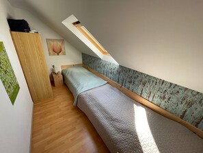 Iron/ironing board, WiFi, bed sheets