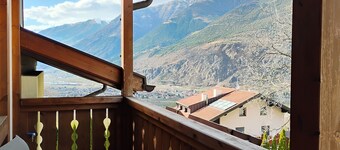 Farm with small animals, petting zoo, trial riding, beautifully situated.