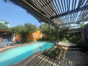 Piscine extérieure (ouverte en saison)