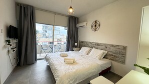 1 bedroom, soundproofing - Seaside Larnaca Makenzie- 50m to Beach (Larnaca)