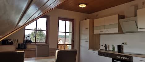 雪櫃、微波爐、焗爐、爐具