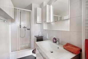 Dutxa, assecador de cabells i tovalloles 