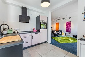 Réfrigérateur, four, plaque de cuisson, lave-vaisselle