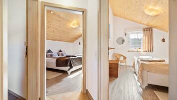 3 slaapkamers, een strijkplank/strijkijzer, gratis wifi, beddengoed