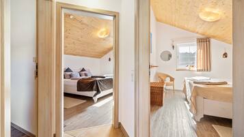 3 slaapkamers, een strijkplank/strijkijzer, gratis wifi, beddengoed