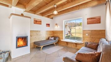 Fernseher, Kamin, Tischtennisplatte, Stereoanlage