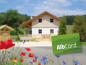 Property grounds - Holiday Home 'Geyerbad' with Private Terrace and Wi-Fi (Meßstetten)