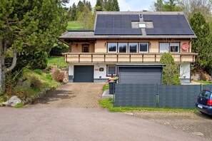 Exterior - Apartment 'Am Schwellenweiher' with Private Terrace, Private Garden and Wi-Fi (Feldberg (Schwarzwald))