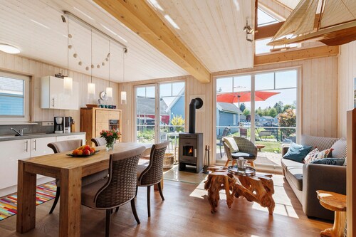 Ferienhaus 'Annes Bootshaus' mit Seeblick, privater Terrasse und Wi-Fi