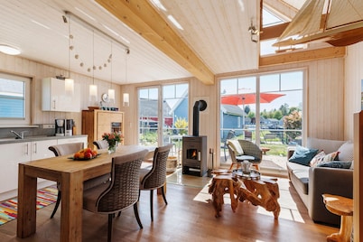 Holiday Home 'Annes Bootshaus' with Lake View, Private Terrace and Wi-Fi