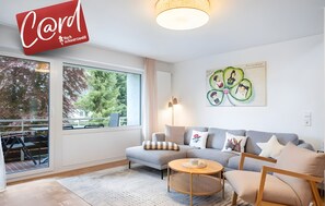 TV - Apartment 'Bühlchen' with Mountain View, Balcony and Wi-Fi (Titisee)