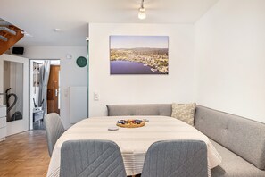 Dining - Apartment 'Bühlchen' with Mountain View, Balcony and Wi-Fi (Titisee)