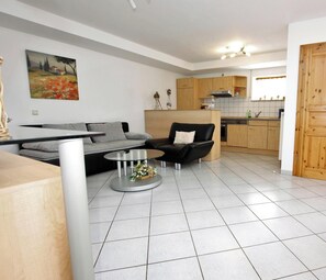 TV - Apartment 'Linder' with Private Terrace and Wi-Fi (Schömberg)