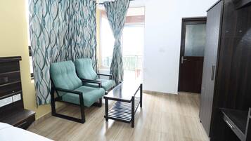 Deluxe Double Room, Mountain View | Desk, laptop workspace, free WiFi