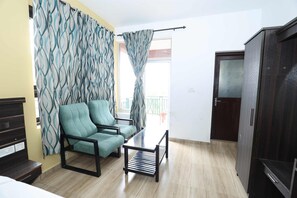 Habitación Deluxe doble, vistas a la montaña | Escritorio, espacio para trabajar con un portátil, wifi gratis