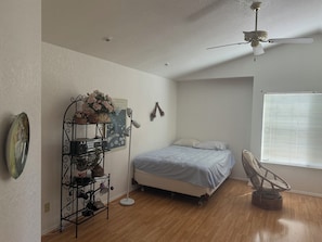 3 bedrooms, desk, iron/ironing board, free WiFi - Exquisite Antelope-Indian themed residence is situated in Sacramento, Ca. (Antelope)