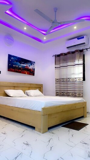 Desk, laptop workspace, iron/ironing board, free WiFi - Résidence The Champion (Ouidah)