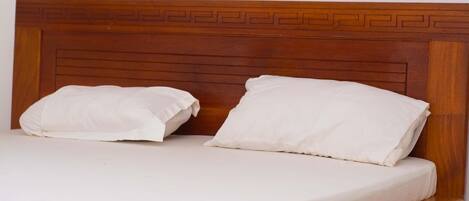 Comfort Room, Garden View | Desk, laptop workspace, iron/ironing board, free WiFi