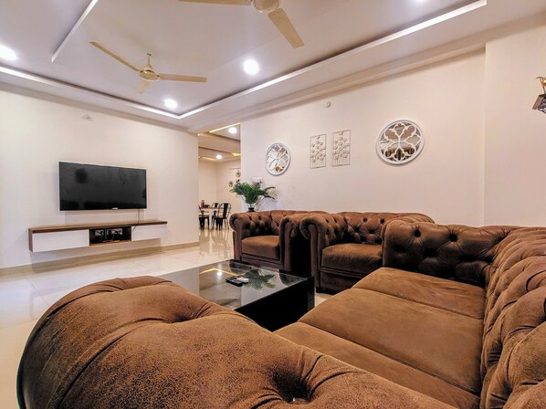 Smart TV - 3bhk in Madhapur. Close to Hitex, Mindspace (Hyderabad)