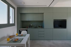 Appartement Confort, 1 grand lit, vue ville | 1 chambre, coffres-forts dans les chambres, chambres insonorisées