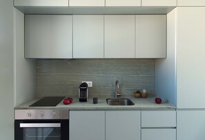 Comfort Apartment, 1 Katil Ratu (Queen), City View | Dapur peribadi | Cerek elektrik 