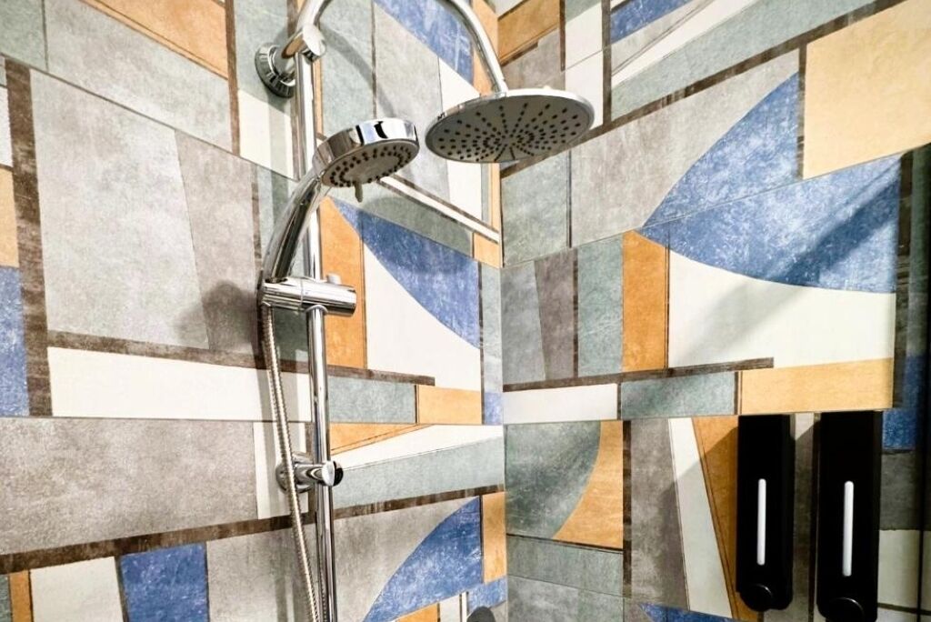 Dusche, Haartrockner, Bidet, Handtücher