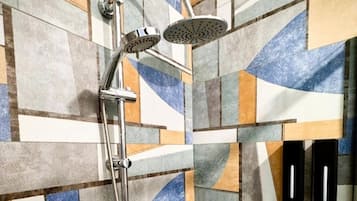 Dusche, Haartrockner, Bidet, Handtücher