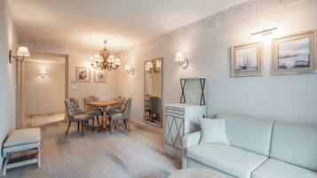 Minibar, coffres-forts dans les chambres, bureau, Wi-Fi gratuit