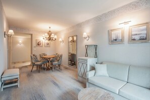 Minibar, in-room safe, desk, free WiFi - Aries Lago Park Hotel & Spa (Olsztynek)