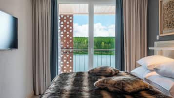 PREMIERE DOUBLE VIEW | Minibar, in-room safe, desk, free WiFi