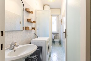 Dusche, Haartrockner, Bidet