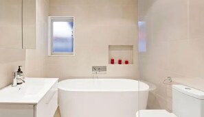 Dusche, Handtücher, Seife, Toilettenpapier