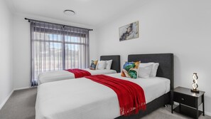 4 bedrooms, iron/ironing board, Internet, bed sheets